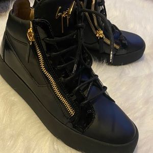Giuseppe Women’s